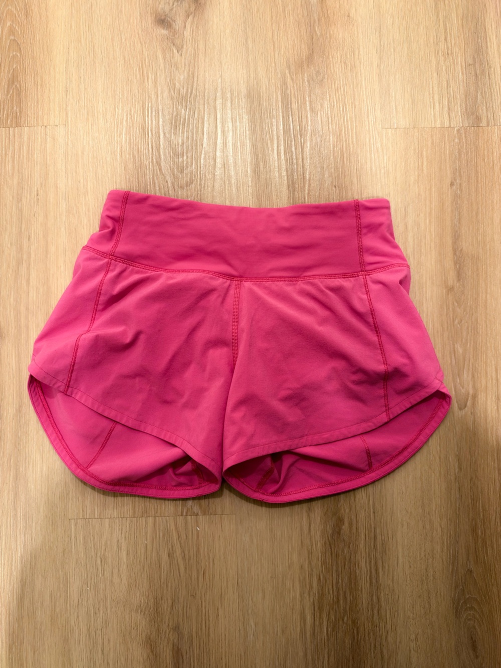 Vintage Lululemon Speed Up Mid-Rise Lined short 4” color Sonic Pink